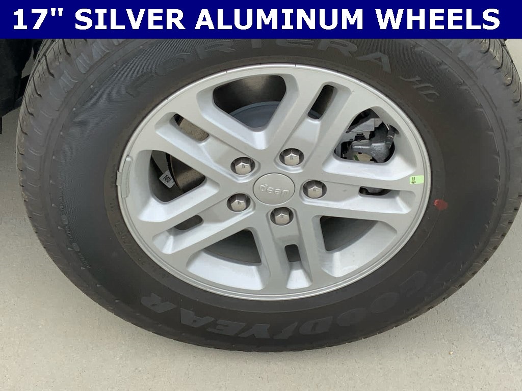 New 2025 Jeep Grand Cherokee LAREDO 4X2 Sport Utility