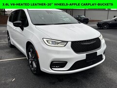 2026 Chrysler Pacifica SELECT Passenger Van