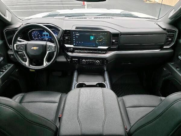 2024 Chevrolet Silverado 2500HD LTZ photo 2