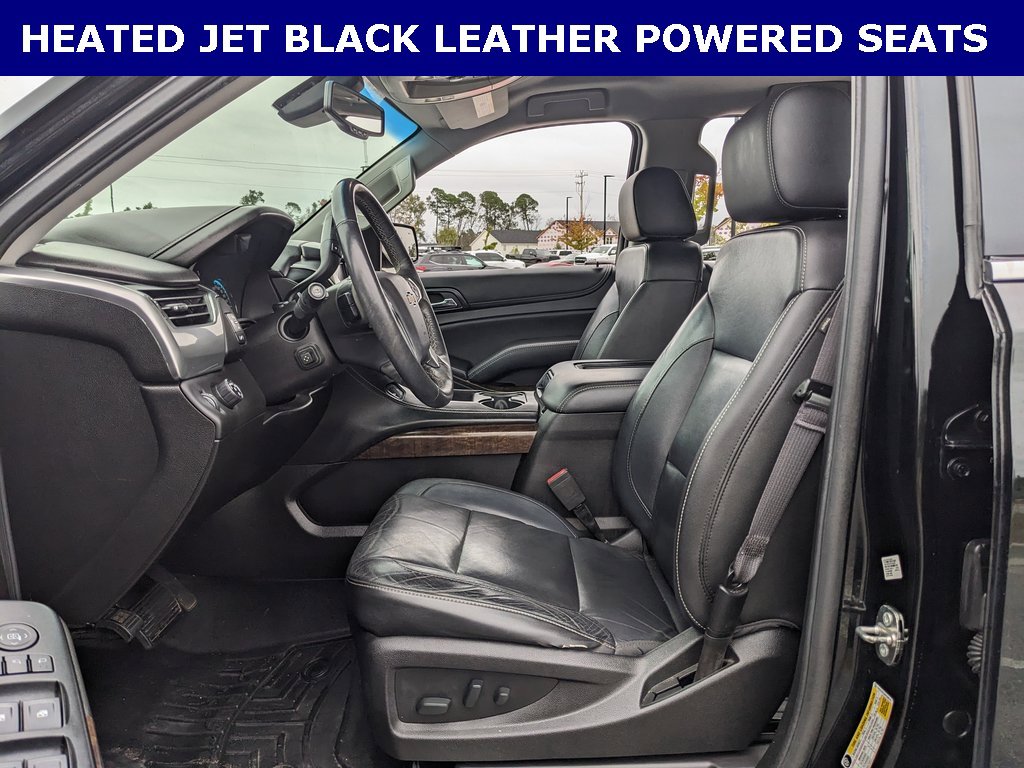 2017 Chevrolet Suburban 1500 LT photo 4