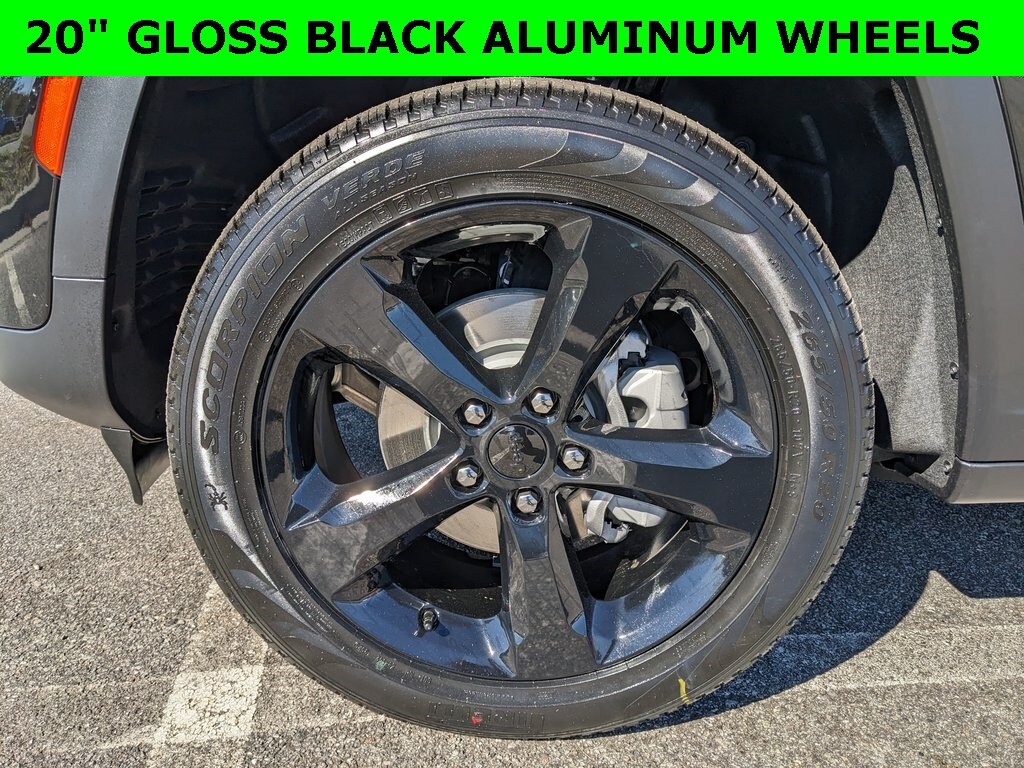 2025 Jeep Grand Cherokee Limited photo 2