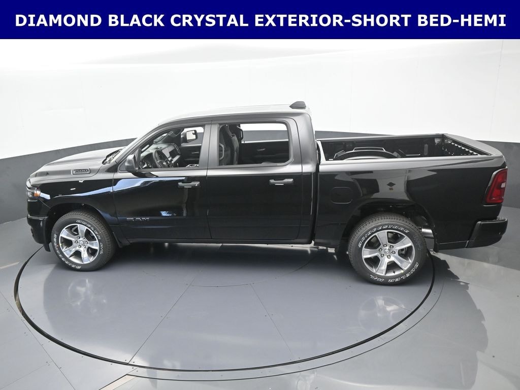 New 2026 Ram 1500 EXPRESS CREW CAB 4X4 5'7 BOX Pickup