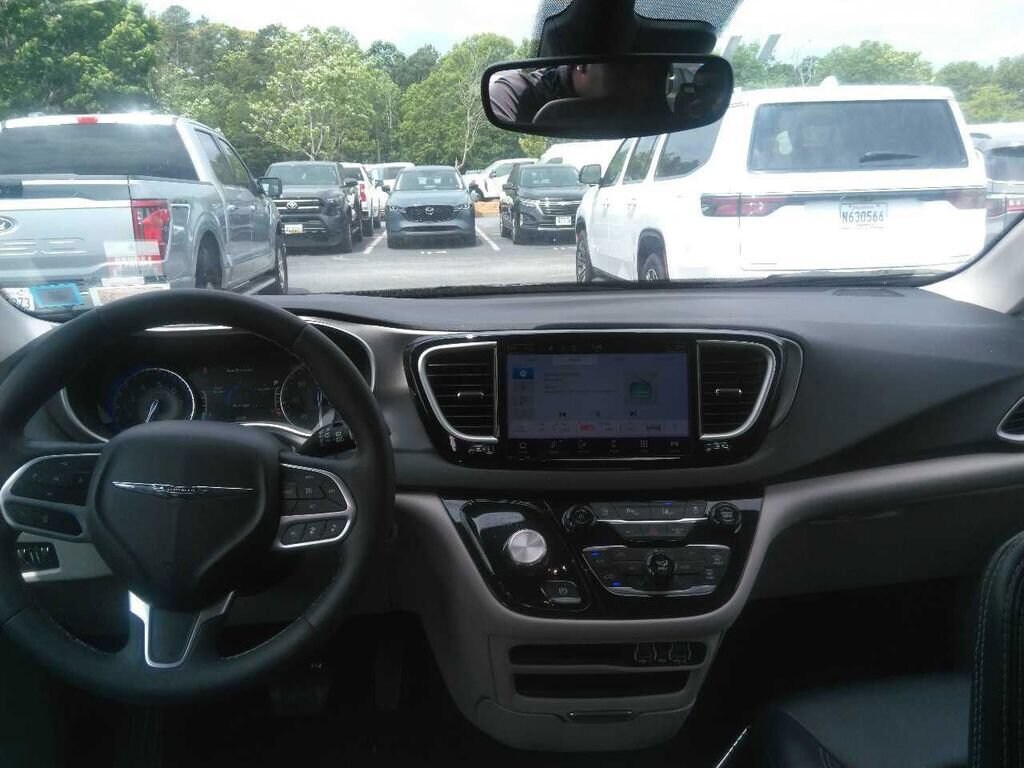 Used 2024 Chrysler Pacifica Touring L Touring L FWD