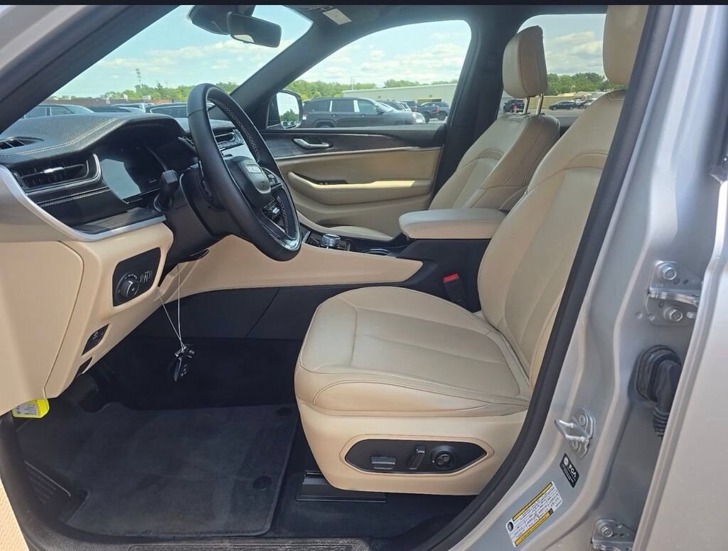 Used 2025 Jeep Grand Cherokee Limited Limited 4x4