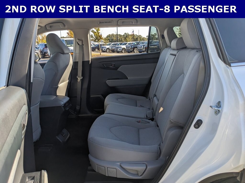 Used 2024 Toyota Highlander LE LE FWD