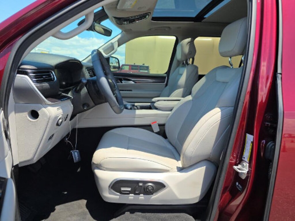 Used 2024 Jeep Wagoneer 4x2