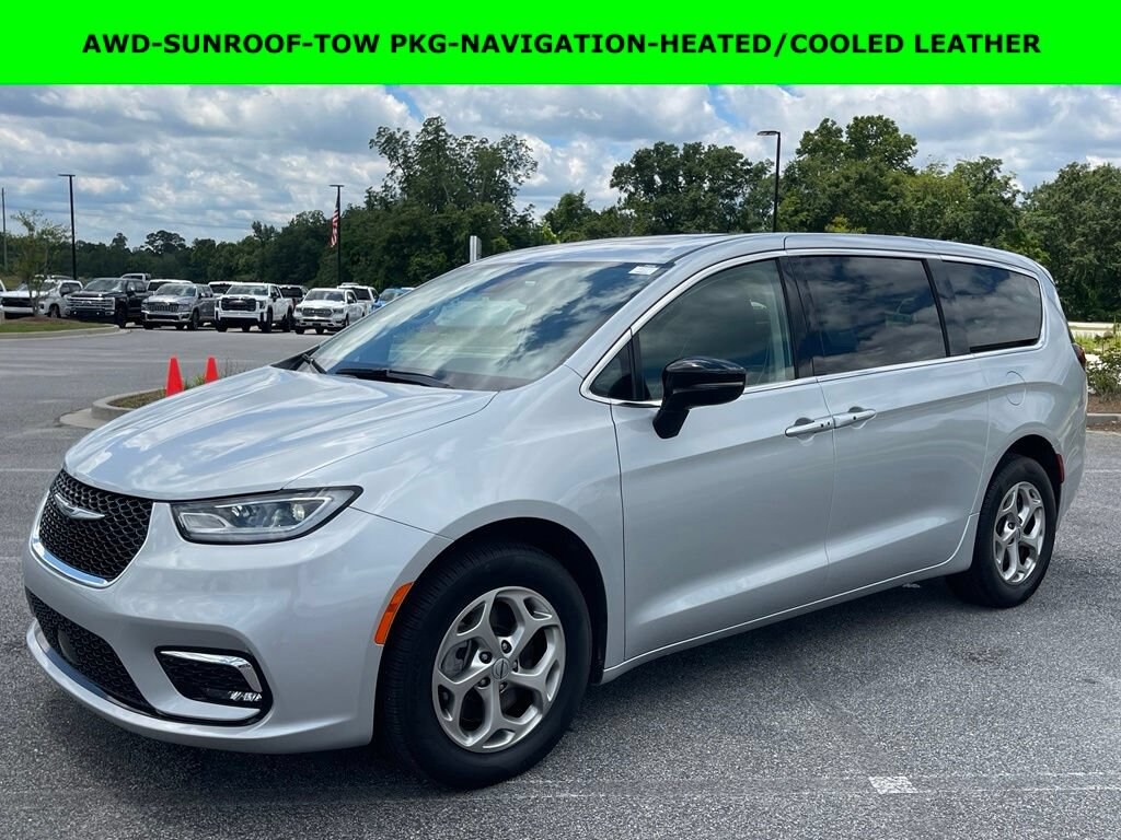 Used 2024 Chrysler Pacifica Limited Limited AWD