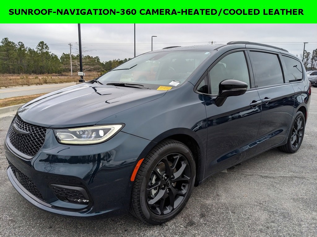 2024 Chrysler Pacifica Limited's photo