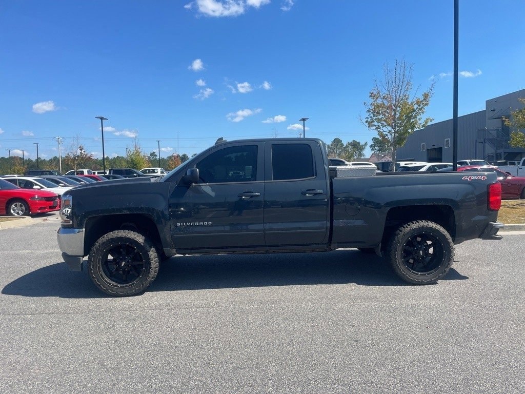 Used 2017 Chevrolet Silverado 1500 LT 4WD Double Cab 143.5 LT w/1LT