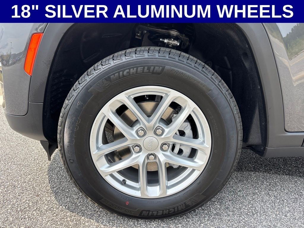 New 2026 Jeep Grand Cherokee LAREDO 4X2 Sport Utility