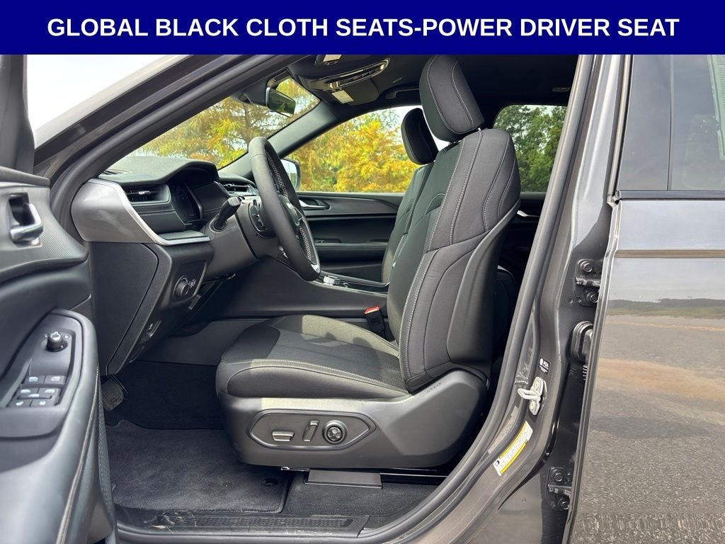 New 2026 Jeep Grand Cherokee LAREDO 4X2 Sport Utility