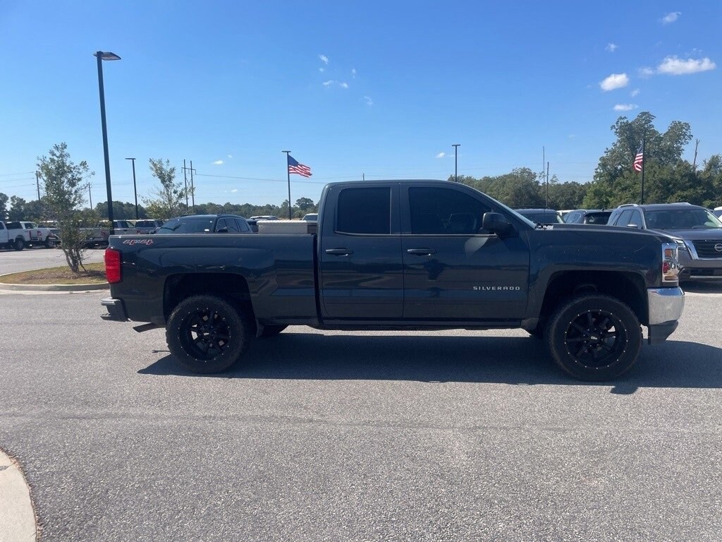 Used 2017 Chevrolet Silverado 1500 LT 4WD Double Cab 143.5 LT w/1LT