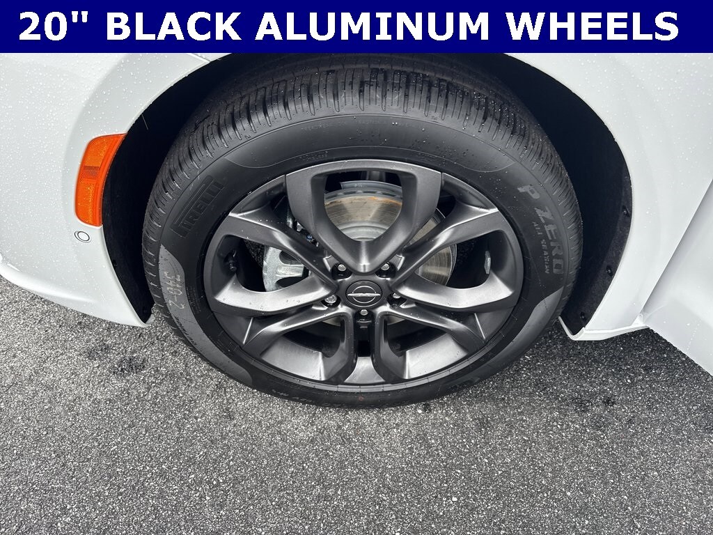 2026 Chrysler Pacifica photo 4