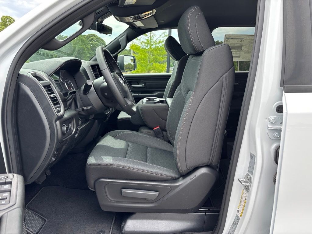 New 2026 Ram 1500 EXPRESS CREW CAB 4X2 5'7 BOX Pickup