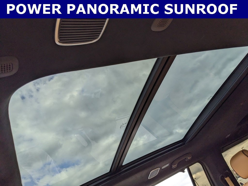 2024 Jeep Grand Wagoneer III photo 2