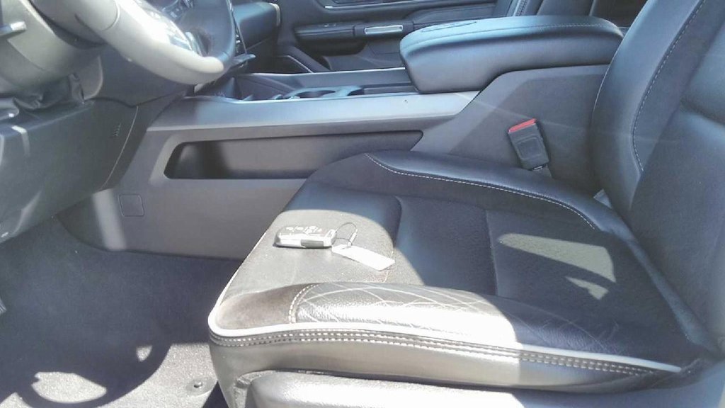 2025 Ram 1500 Laramie photo 3