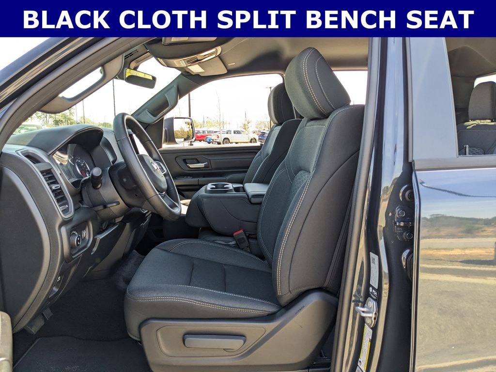 New 2026 Ram 1500 EXPRESS CREW CAB 4X2 5'7 BOX Pickup