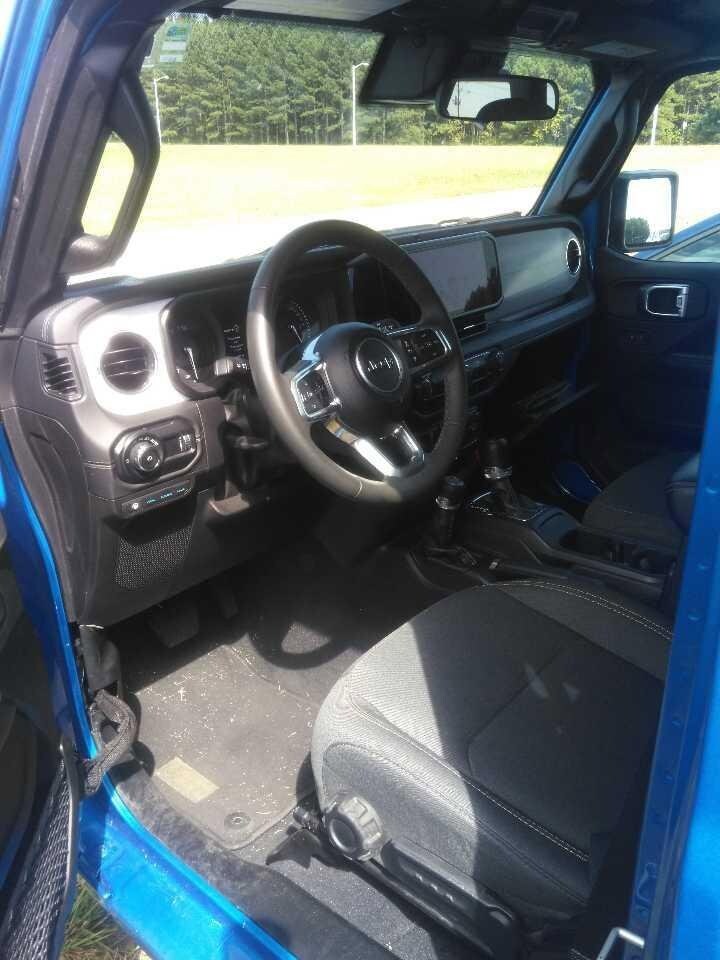 2024 Jeep Wrangler 4xe Sahara photo 3