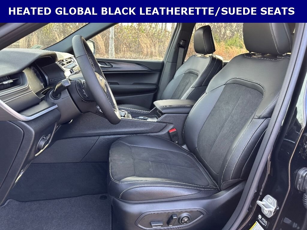 2025 Jeep Grand Cherokee Altitude photo 4