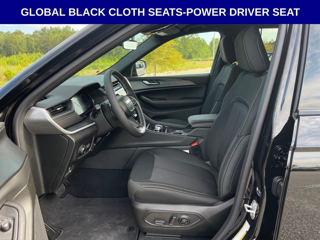New 2026 Jeep Grand Cherokee LAREDO 4X2 Sport Utility