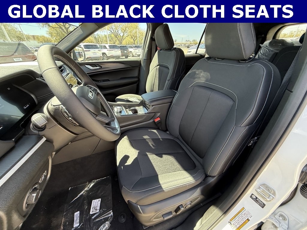 New 2025 Jeep Grand Cherokee LAREDO 4X2 Sport Utility