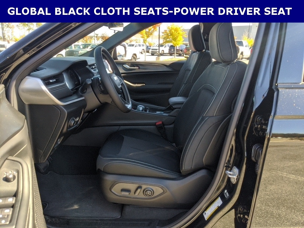 New 2025 Jeep Grand Cherokee L LAREDO 4X2 Sport Utility