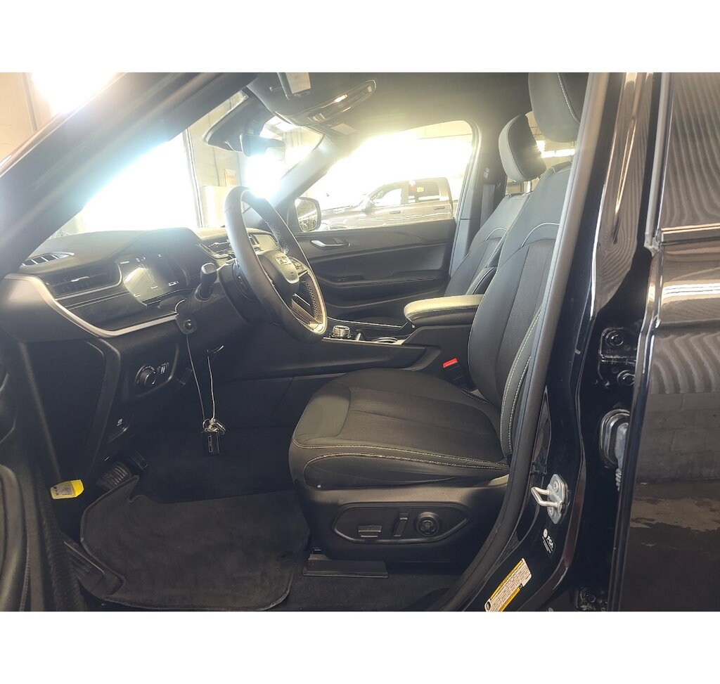 Used 2025 Jeep Grand Cherokee Laredo X Laredo X 4x2