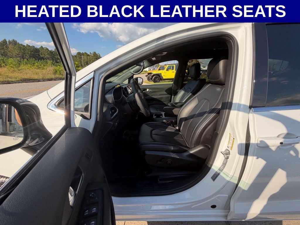 Used 2026 Chrysler Pacifica Select Select FWD