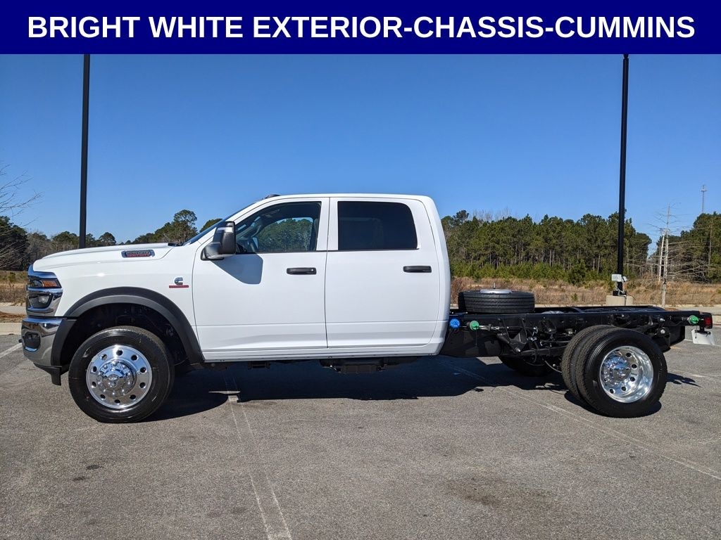 New 2026 Ram 5500 Chassis Cab TRADESMAN CREW 4X4 60' CA Pickup