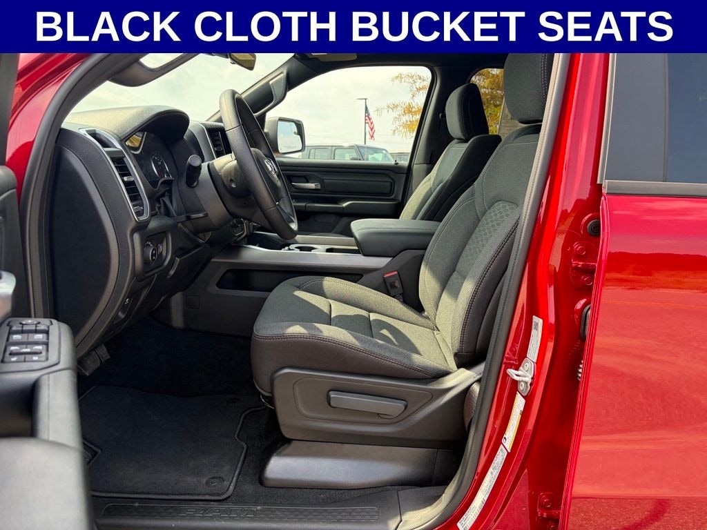 New 2026 Ram 1500 EXPRESS CREW CAB 4X4 5'7 BOX Pickup