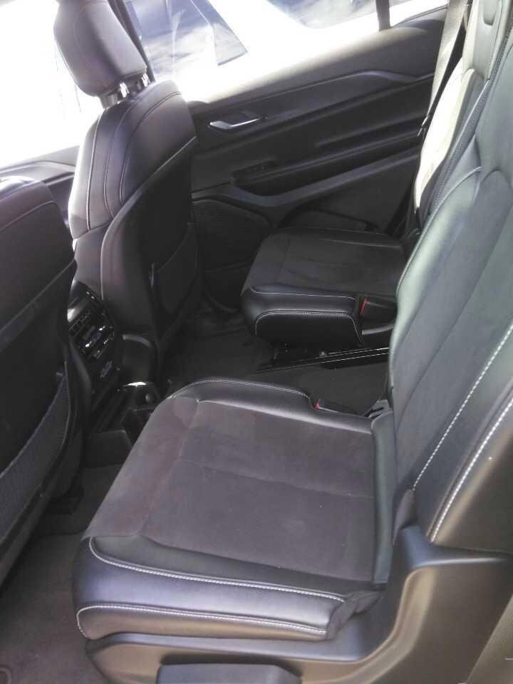 2023 Jeep Grand Cherokee Laredo Altitude photo 3