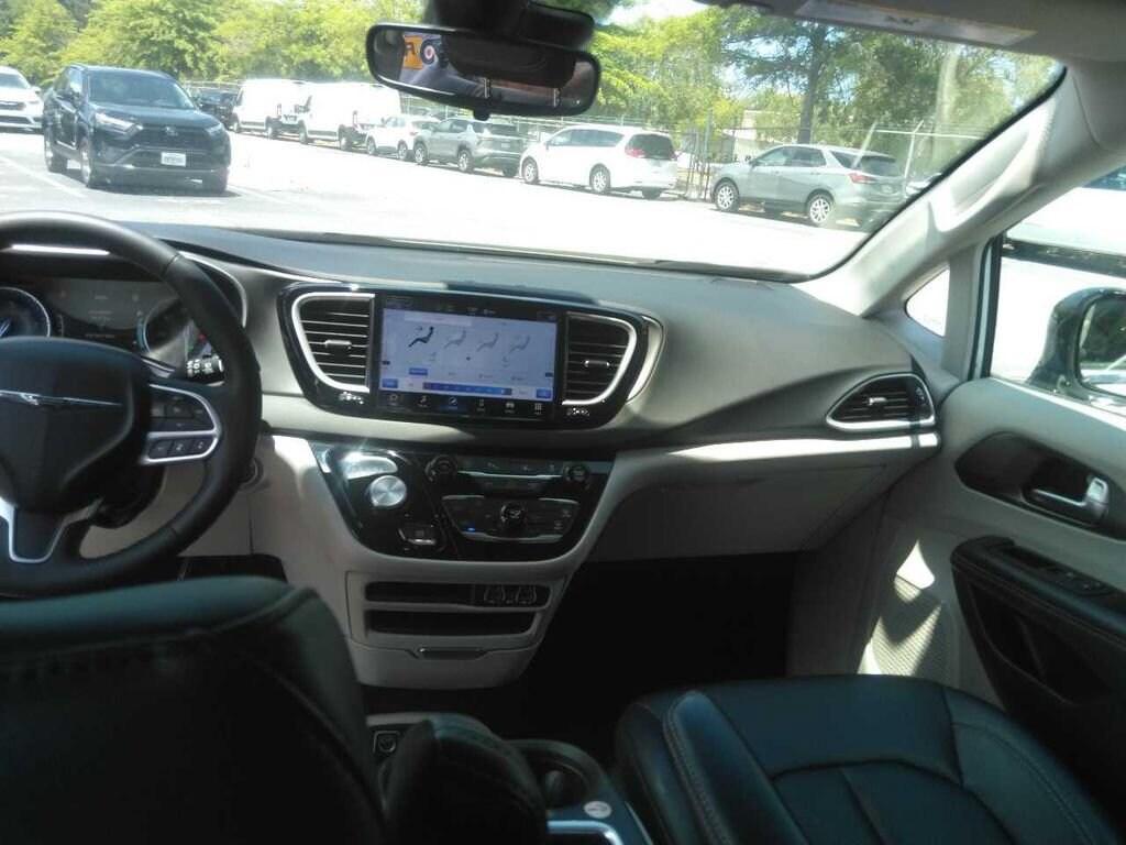 Used 2024 Chrysler Pacifica Touring L Touring L FWD