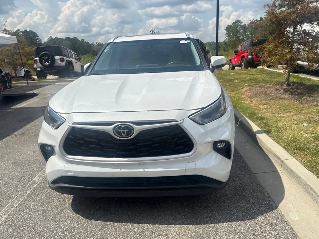 Used 2024 Toyota Highlander XLE XLE FWD