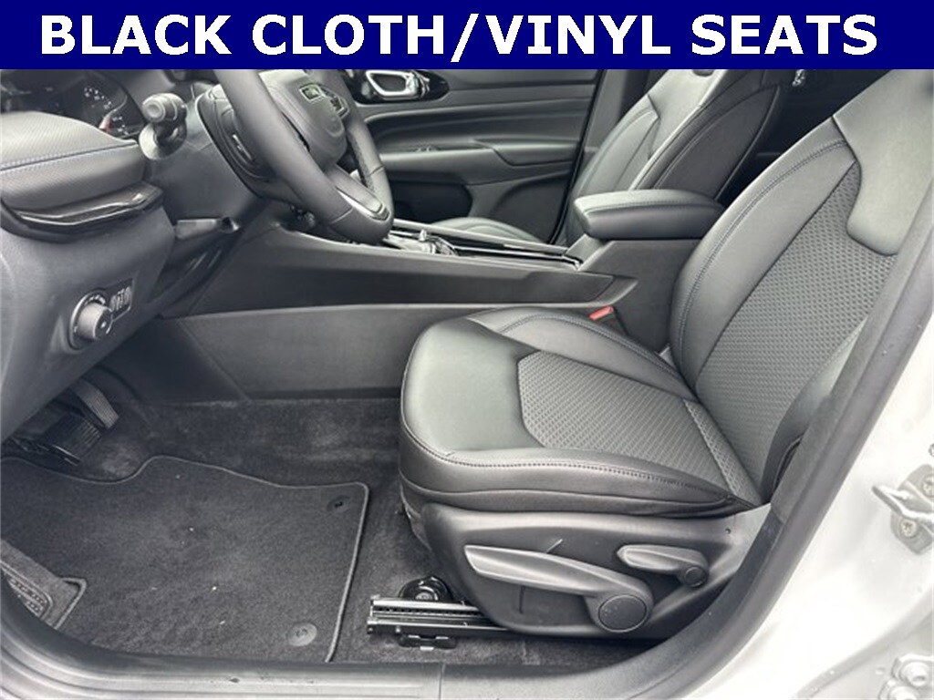 2026 Jeep Compass Latitude photo 3