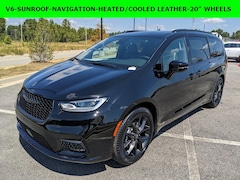 2026 Chrysler Pacifica LIMITED Passenger Van