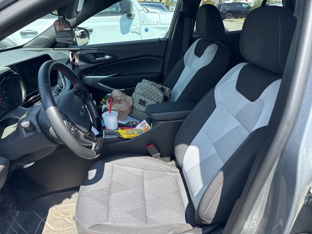 2025 Chevrolet Trax photo 2