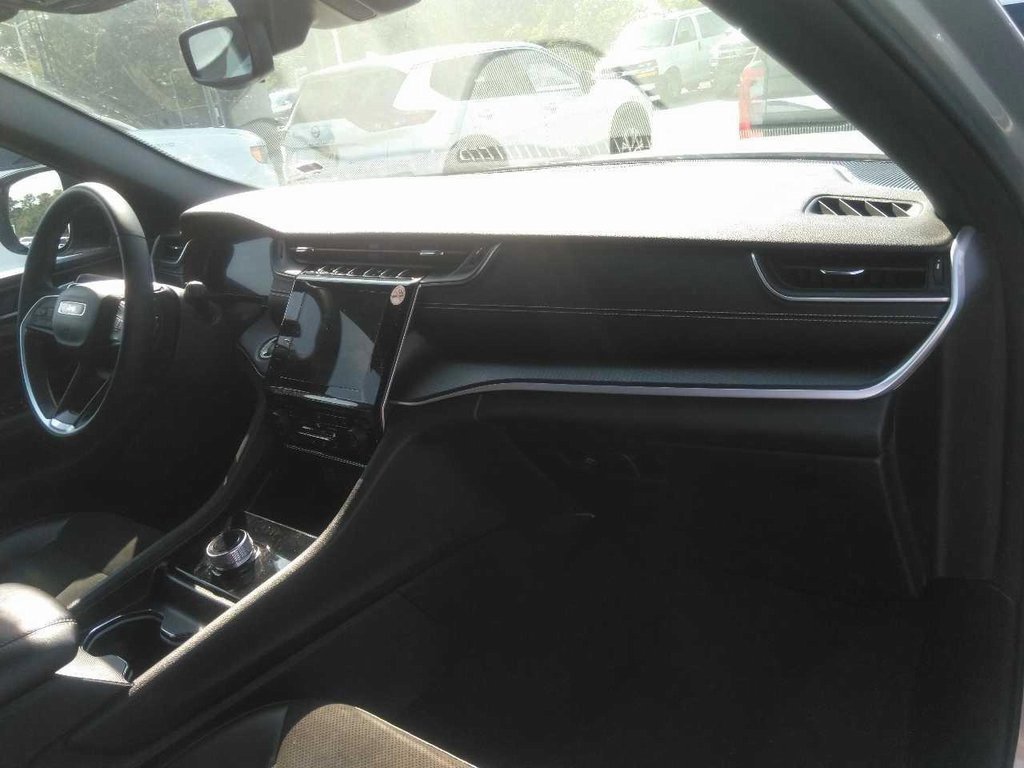2023 Jeep Grand Cherokee Laredo Altitude photo 2