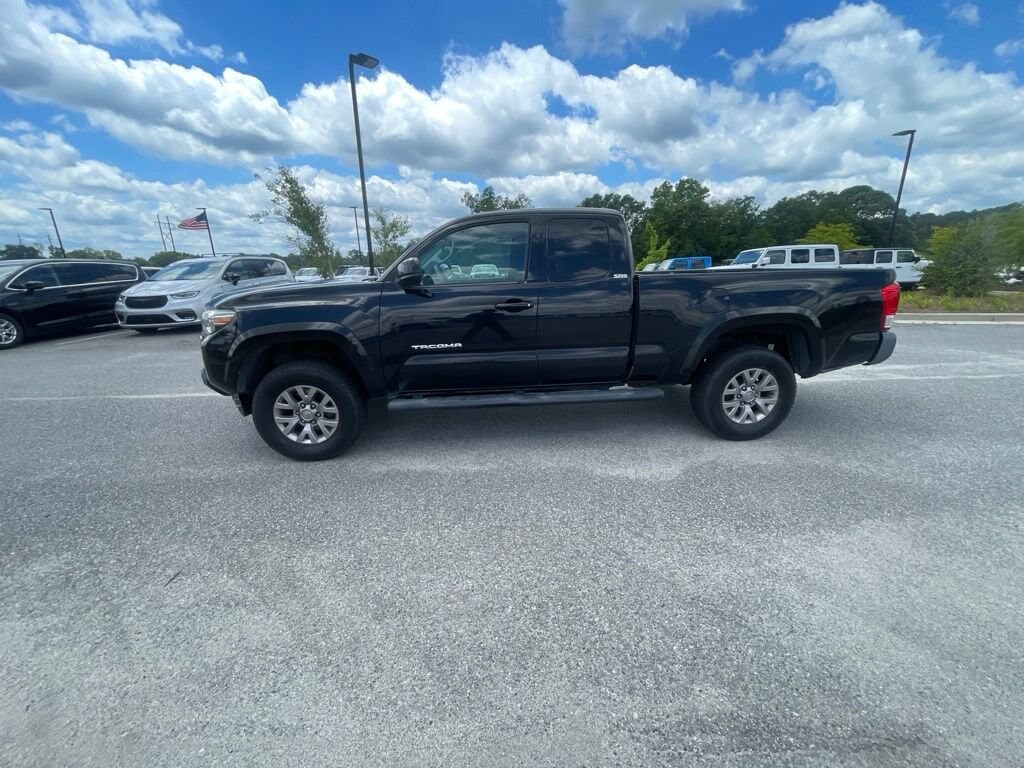 Used 2016 Toyota Tacoma SR5 4WD Access Cab I4 AT SR5