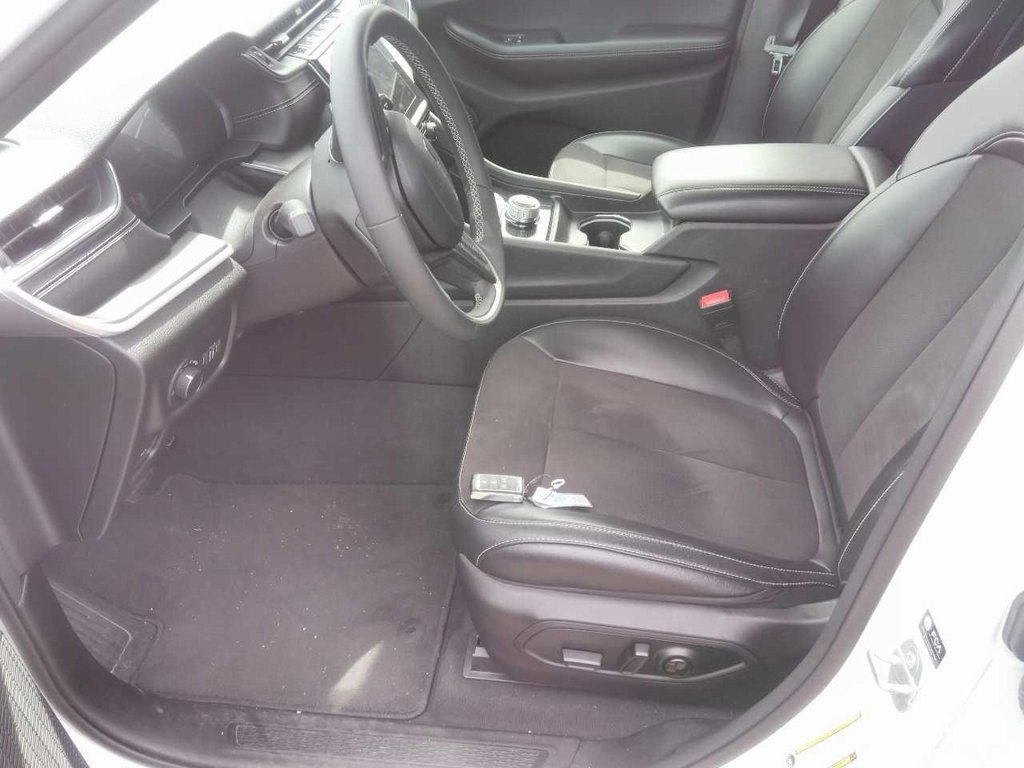 2023 Jeep Grand Cherokee Altitude photo 4