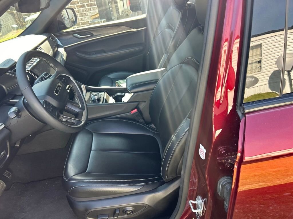 Used 2024 Jeep Grand Cherokee Limited Limited 4x2