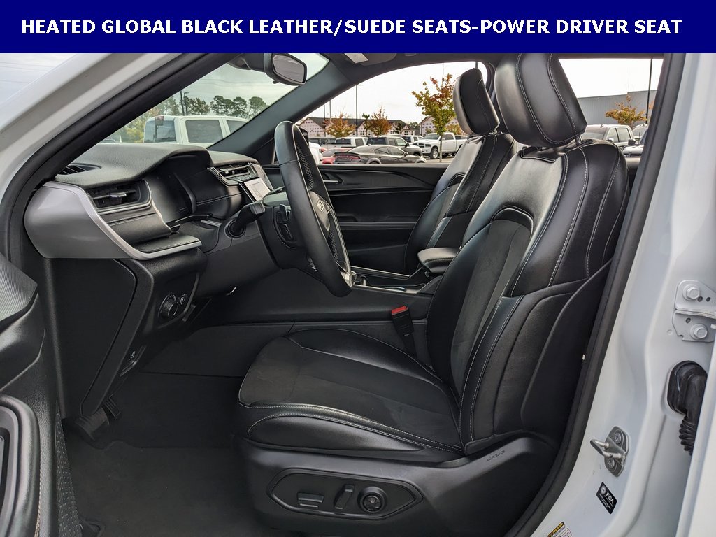 2023 Jeep Grand Cherokee Altitude photo 2