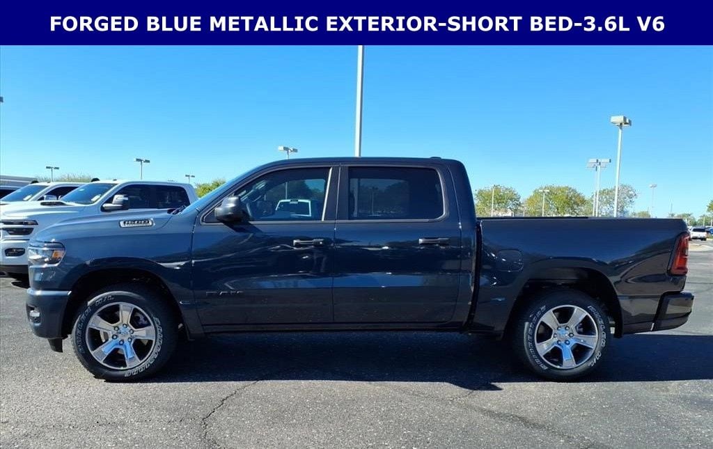New 2026 Ram 1500 EXPRESS CREW CAB 4X2 5'7 BOX Pickup