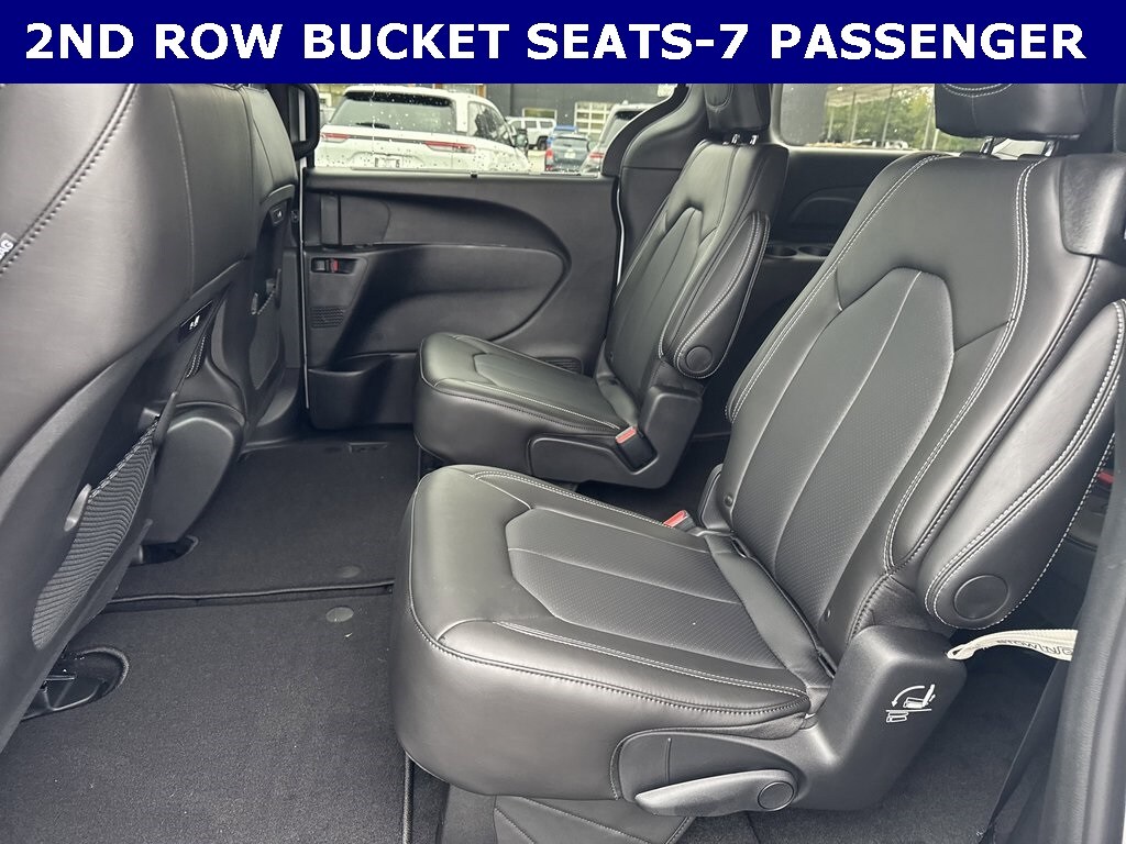 2026 Chrysler Pacifica photo 3