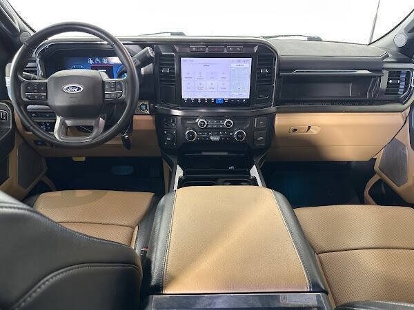 2023 Ford F-250 Lariat photo 2