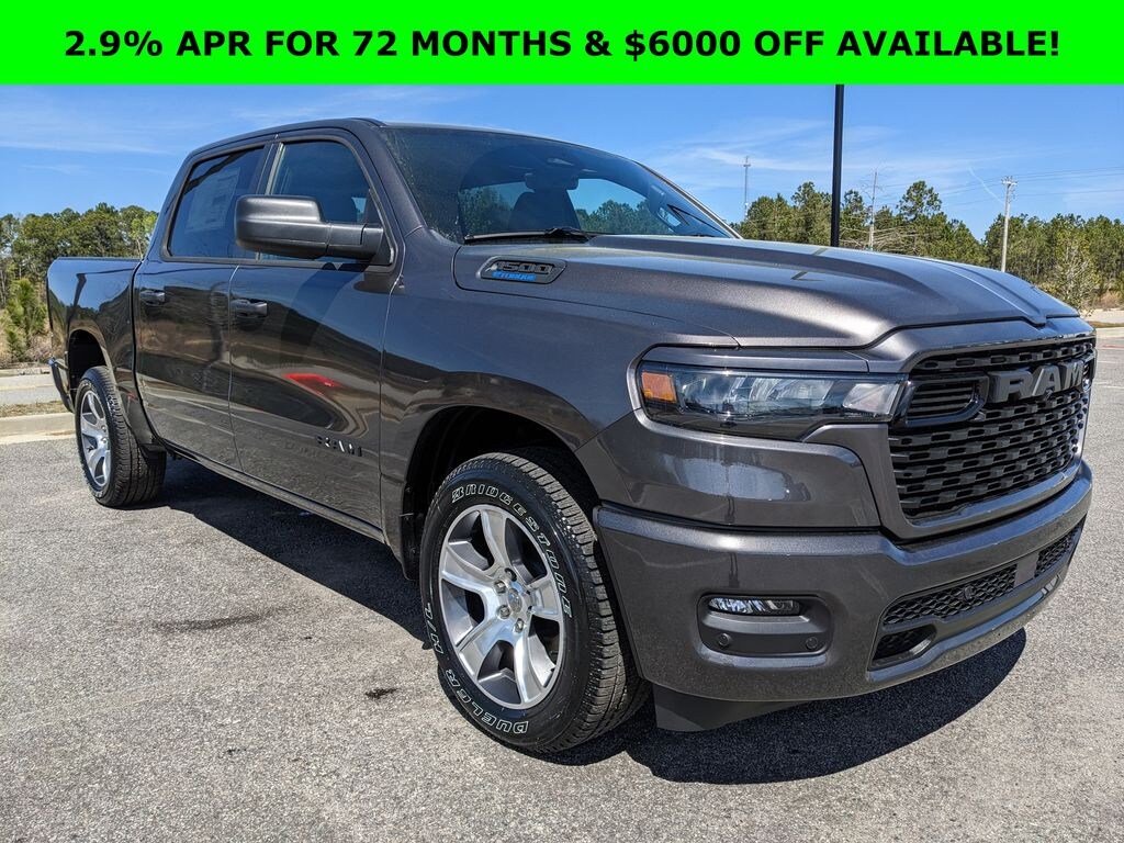 New 2026 Ram 1500 EXPRESS CREW CAB 4X2 5'7 BOX Pickup