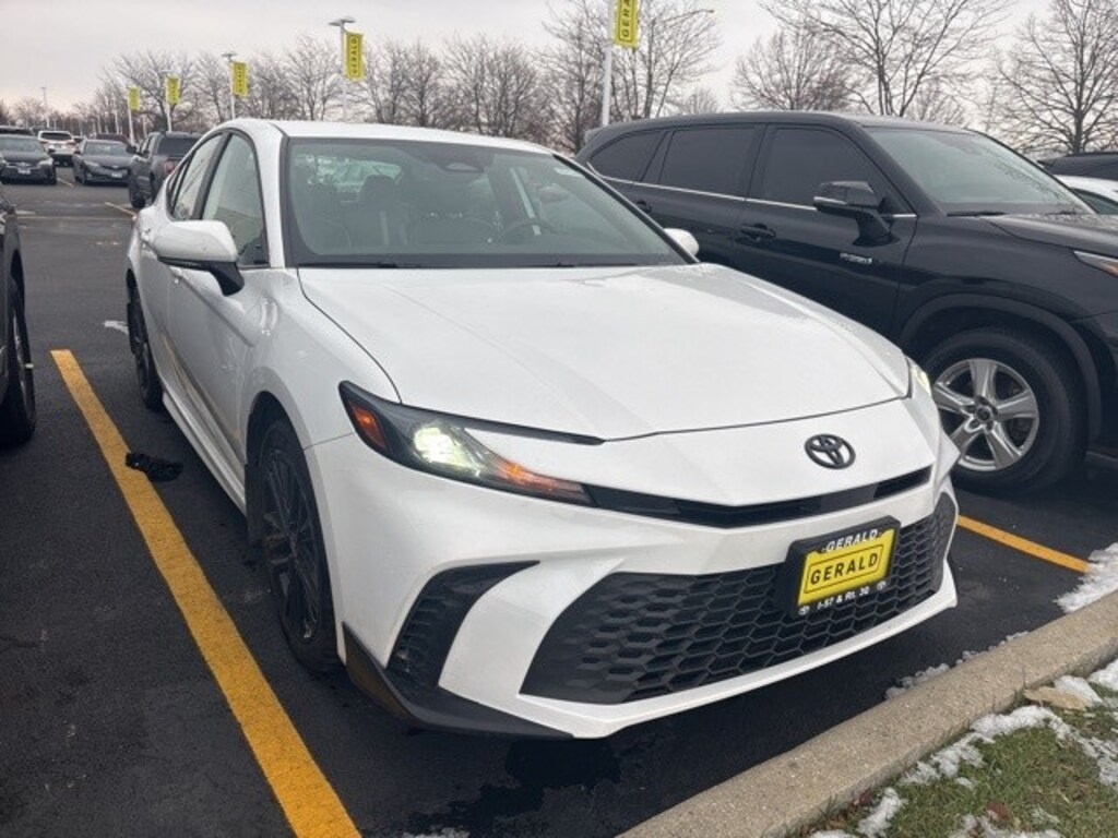 Used 2025 Toyota Camry SE Sedan
