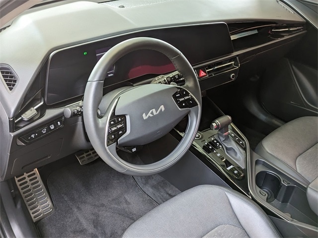 Used 2024 Kia Niro SX Touring with VIN KNDCT3LE8R5134624 for sale in North Aurora, IL