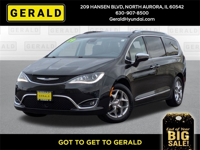 2019 Chrysler Pacifica Limited's photo