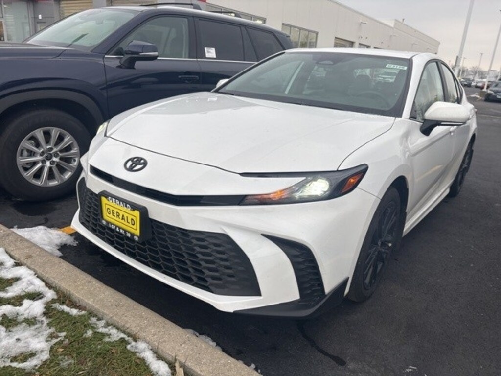 Used 2025 Toyota Camry SE Sedan