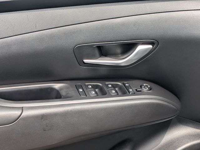 2023 Hyundai Tucson SE - Photo 12